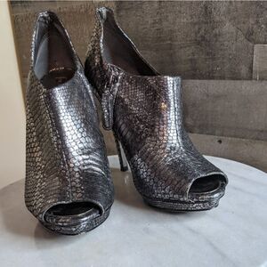 BCBG Maxazria Snakeskin 8.5